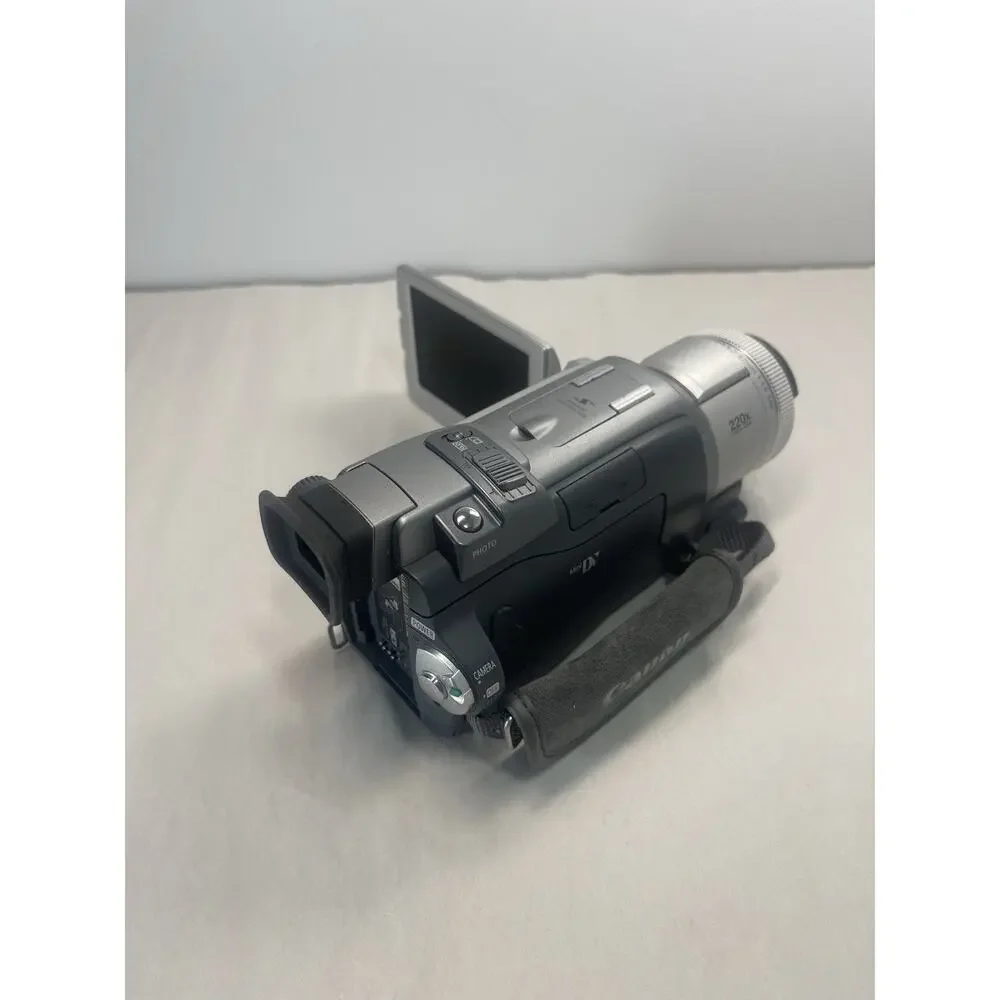 Canon Optura Xi MiniDV Digital Camcorder 220X Zoom w/ 3 Batteries Untested